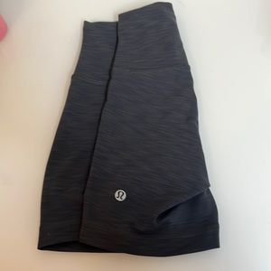 lululemon size 2 Wunder Train shorts (6 in)
